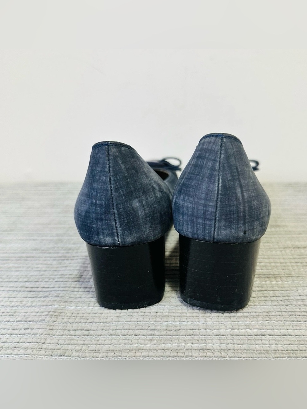 Salvatore Ferragamo Vara Denim Fabric Pumps Blue Bow Block Heel Shoes Size 8 4A - Picture 6 of 11
